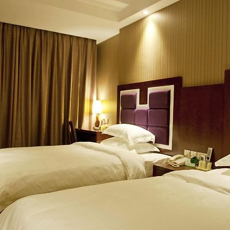 Yuwei Business Hotel Гуейлин Екстериор снимка