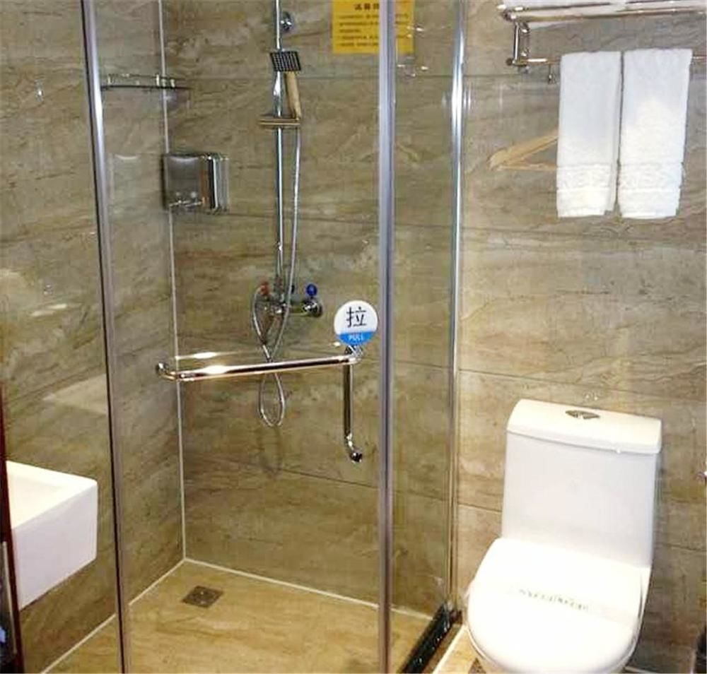 Yuwei Business Hotel Гуейлин Екстериор снимка